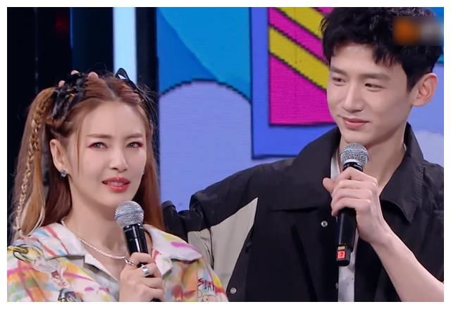 《快本》下期不火都难,三大霸总同台比帅,张雨绮直呼:陷进去了