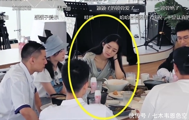 倒进|赵丽颖把喝剩的汤倒进盘里,李浩菲满脸嫌弃,黄晓明反应暴露情商