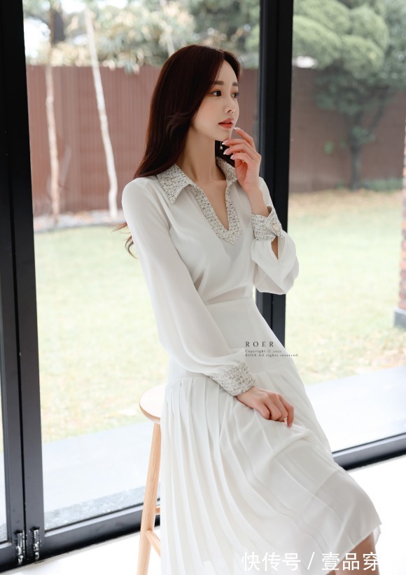 贝加莫雪穗|女神孙允珠高清时尚搭配:贝加莫雪穗晶莹飘绢百褶长裙