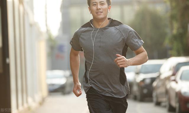 老晨|男子误以为是肩周炎，却查出肝癌，医生是妻子的无知害了他