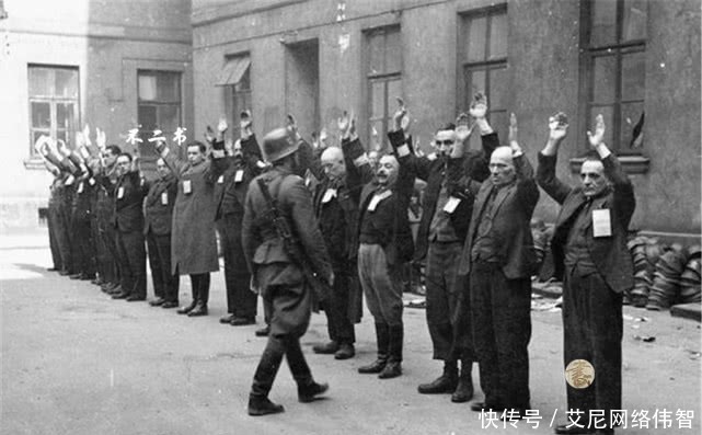 二战|老照片:二战纳粹德军杀戮犹太裔人的镜头 越过时光依旧满眼悲伤