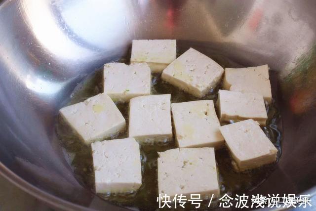 白菜|才知道,白菜炖豆腐一直都做错了,教您新做法,上桌汤汁都不剩