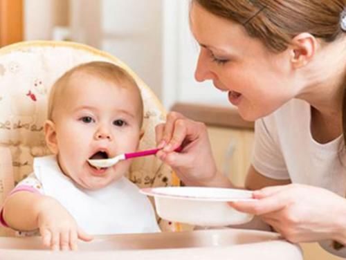 科学|宝宝出生后,第一个抱娃的不能是这三种人,医生:是有科学道理的