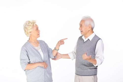 节食减肥|女性过了45岁，若不想老得太快，这4个不良习惯需尽早改正