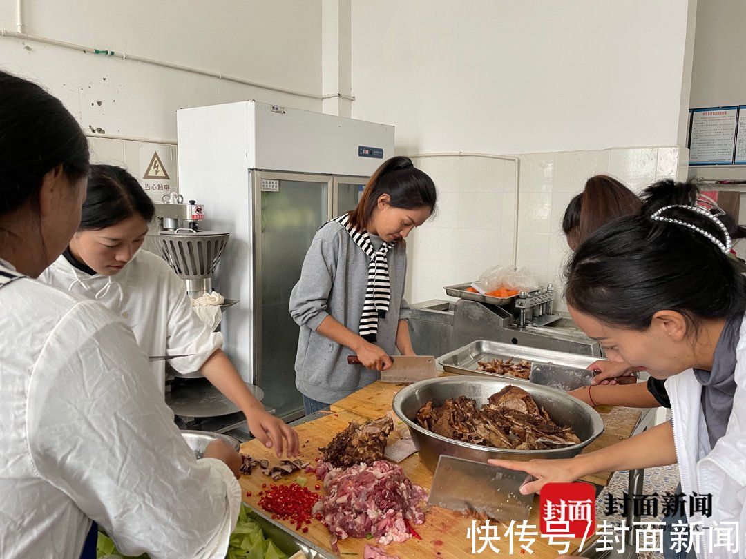 铁军|与本地教师过节、 解决辍学问题、送学习用品…… 四川“帮扶铁军”教师节很忙