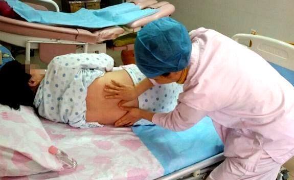 预产期|胎儿发动后去医院,孕妈是穿裤子更合适?还是穿裙子更方便?