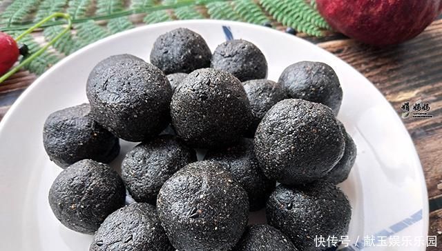 年轻|60岁阿姨每天吃两粒,皮肤紧致头发乌黑,看着比同龄人年轻20岁