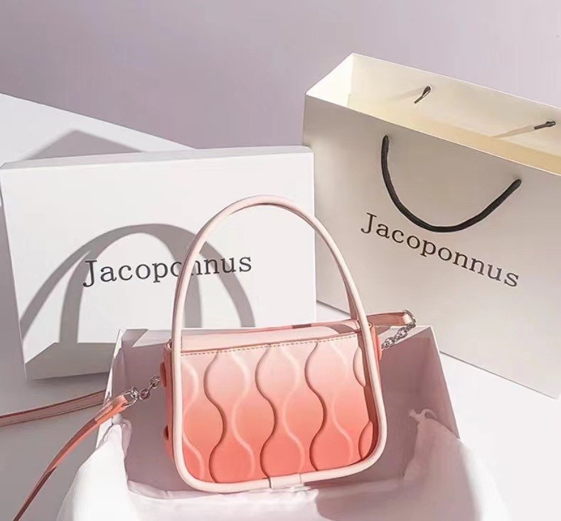 时髦|别再穿“纯色”啦！今夏流行渐变色，洋气又时髦