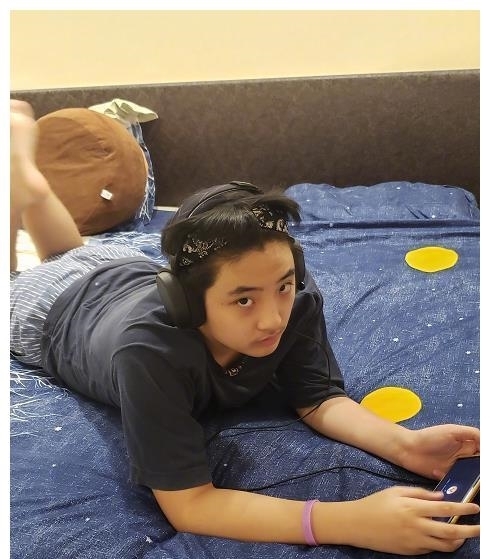 劉海|錄《爸爸去哪兒》造成眼角永久性傷害,13歲費曼露無劉海正臉