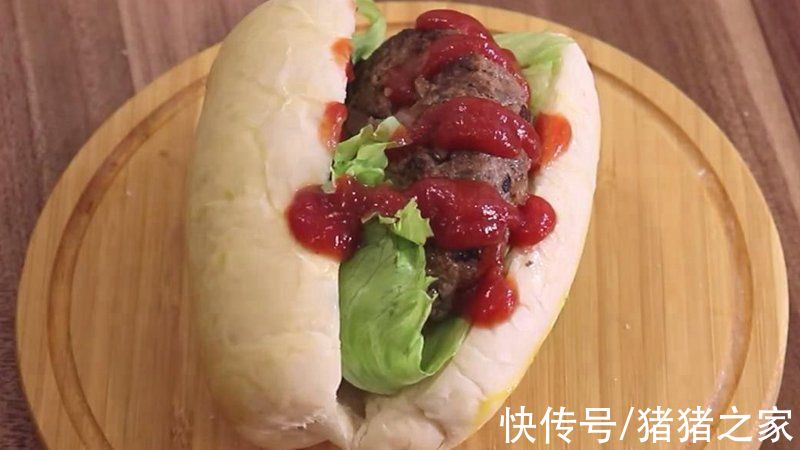 超硬核美食！满满的肉香，3分钟学会牛肉热狗，看着就想吃