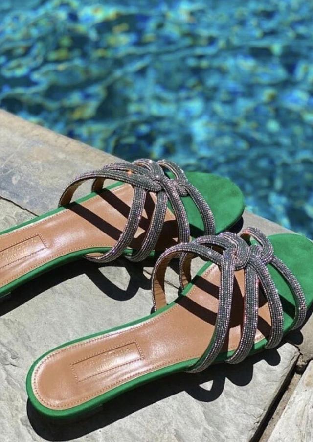 参考价格 翻了身的“土味凉鞋”,这次成了时髦精心中的C位