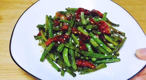 做法|干煸豆角简单快速的做法，不需提前过油，出锅麻，辣，入味，香