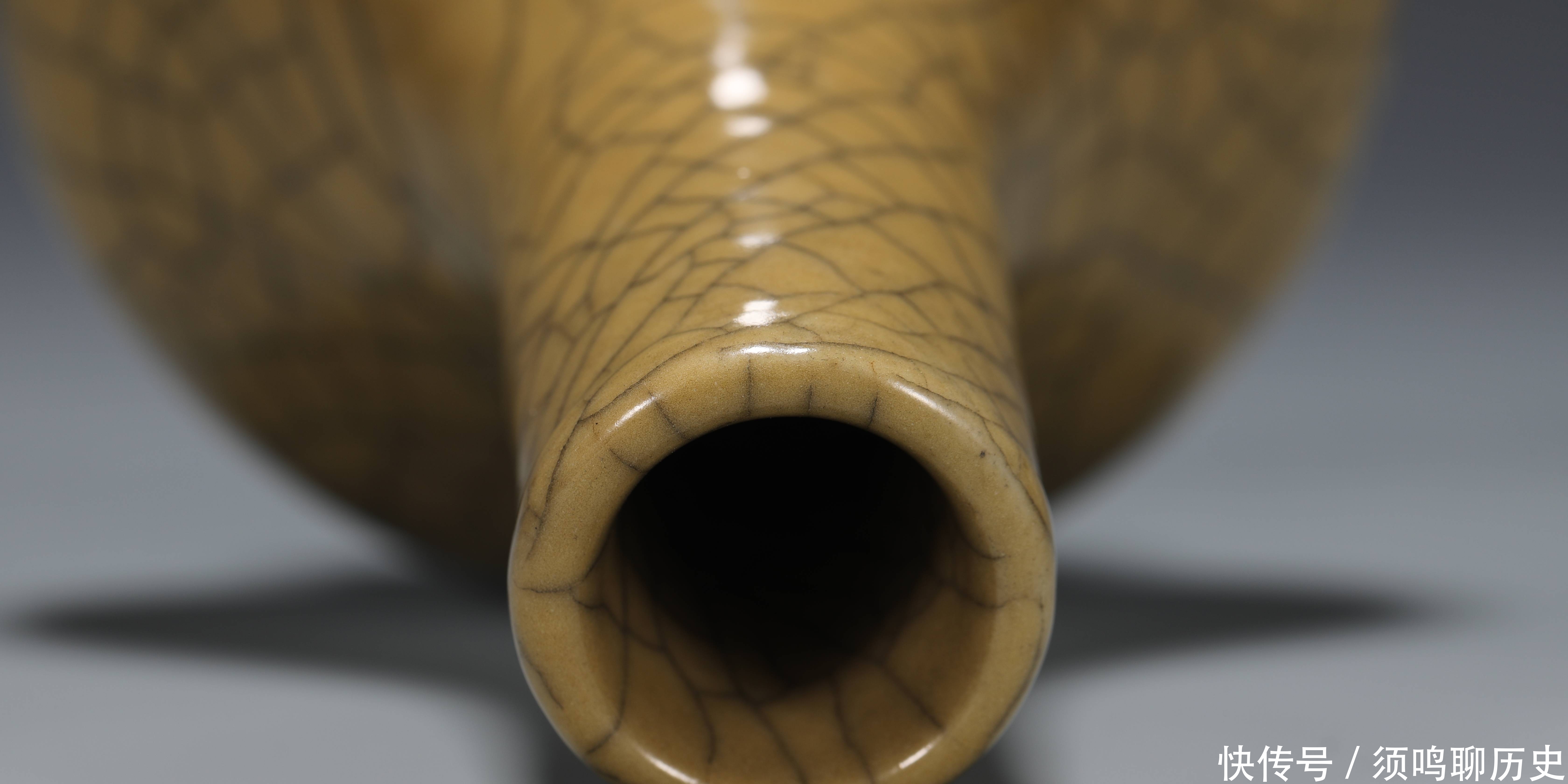  清中期 黄哥釉长颈瓶