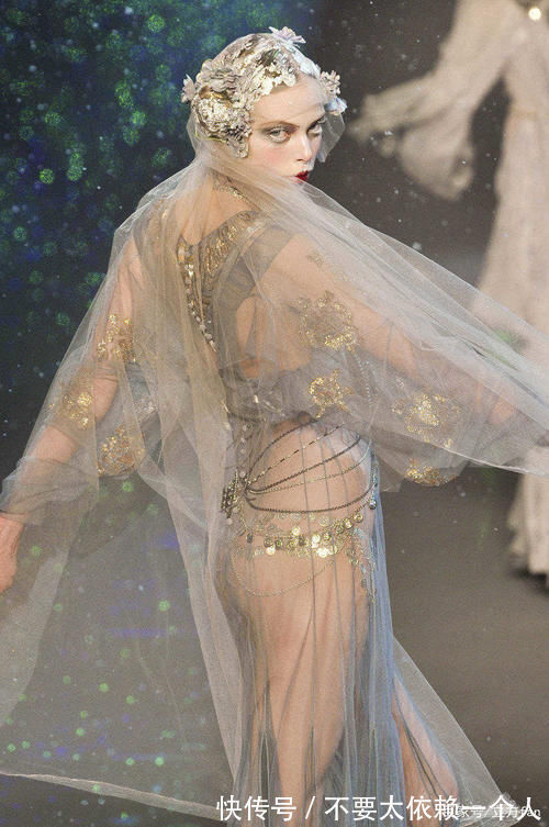 微微一笑@圣母泪妆为什么那么火怜悯众生的高级妆容