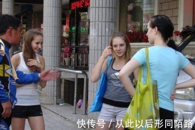 疑问|俄国美女来中国旅游，看到大街上行人后心生疑问：这里很穷吗？