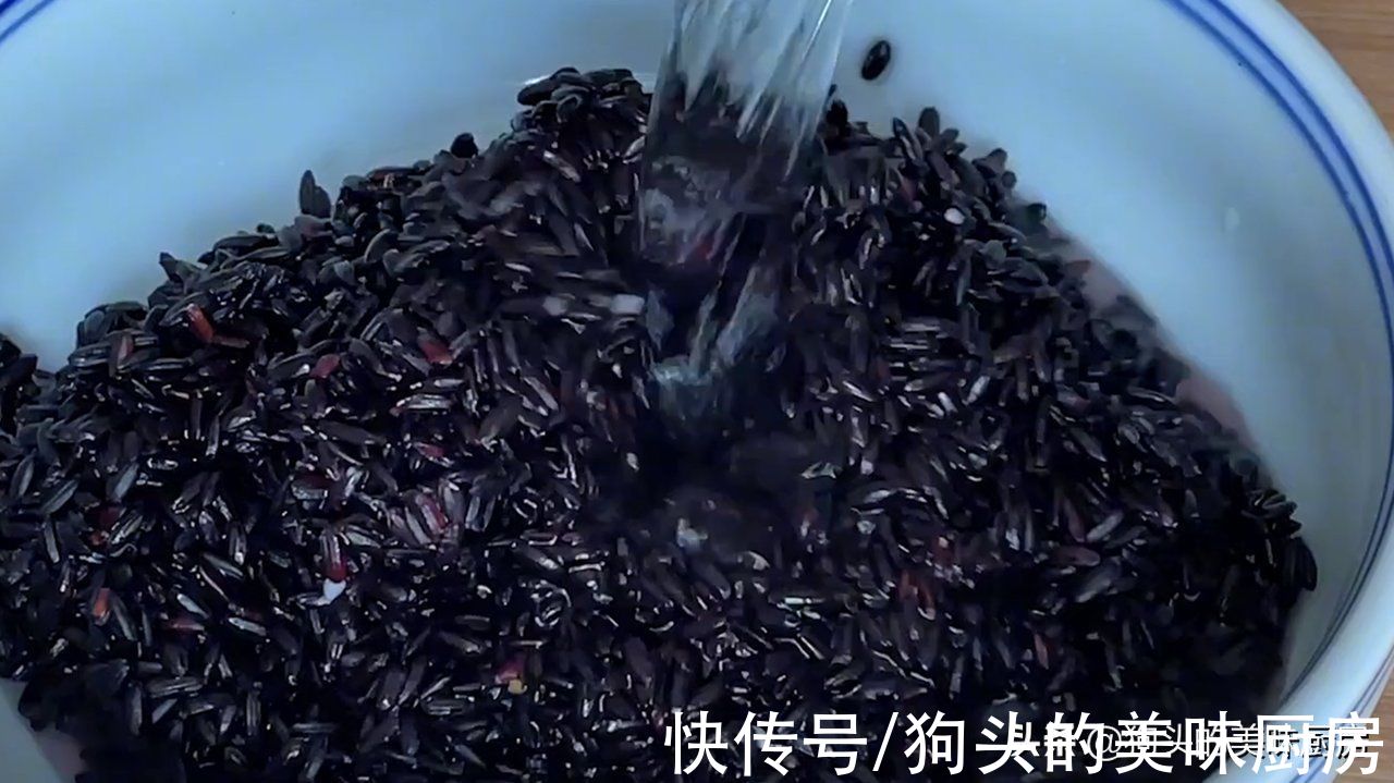 平时没事多吃黑米,88老奶奶教我一个做法,粗粮细作好消化,真香