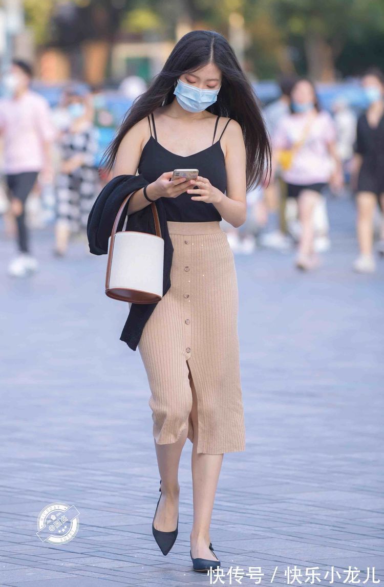 时尚 穿上贴身舒适的连衣裙挺拔又优雅,承载时尚美女的气质,穿出精致