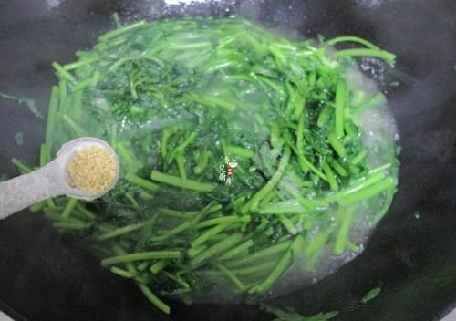 春天，常给家人吃这道菜，养肝护肝，排毒通便，全家身体棒！