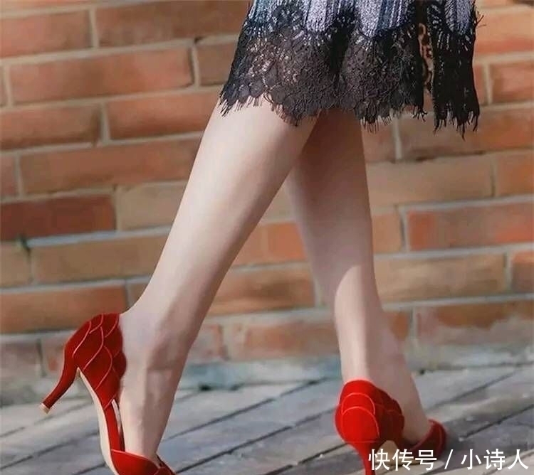 女性 高跟鞋不只是成熟女性的选择,让女性更自信,让你从头美到脚指尖