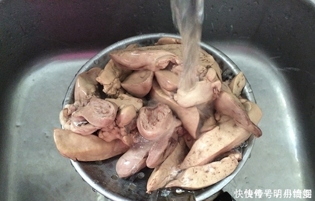 清洗干净|鸡身一重要部位,给牛肉都不换,每到秋冬多吃些,不用去医院