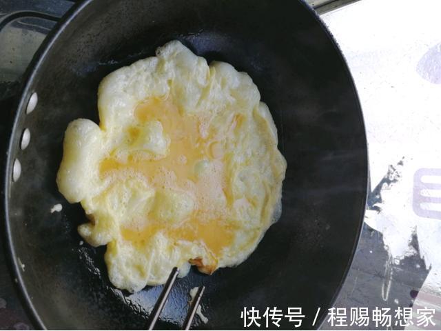老妈调的素馅饺子,比肉的还要香,一周吃一次也不觉得腻
