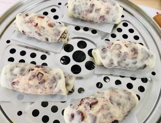 我家红豆从来都不煮,加上一碗面粉,蒸一蒸,软糯香甜超好吃