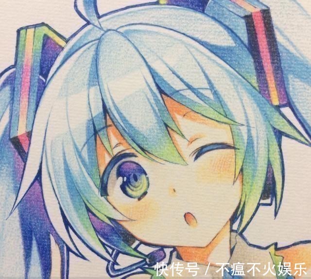 二次元@日本画师的“神仙铅笔”,画出彩色初音未来,渐变效果让人眼前一亮