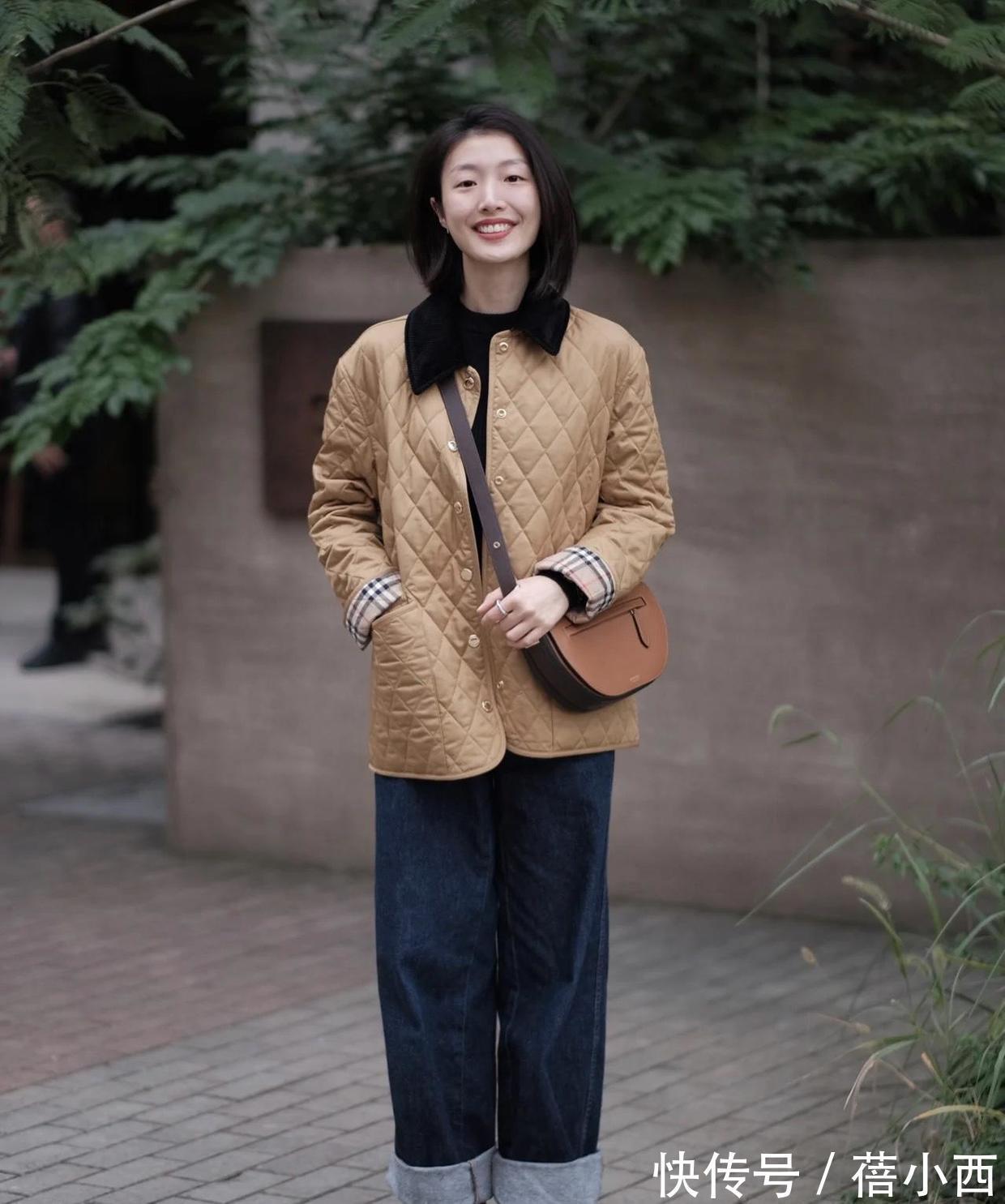 上半身|小黑裤不再流行,今年流行“阔腿裤”,搭配针织衫、卫衣都很时髦