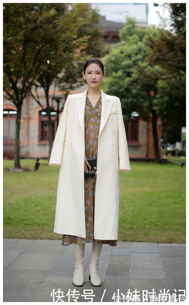 黑色系 穿大衣别再配高跟鞋了, 今年流行配靴子穿, 时尚优雅, 很有女人味