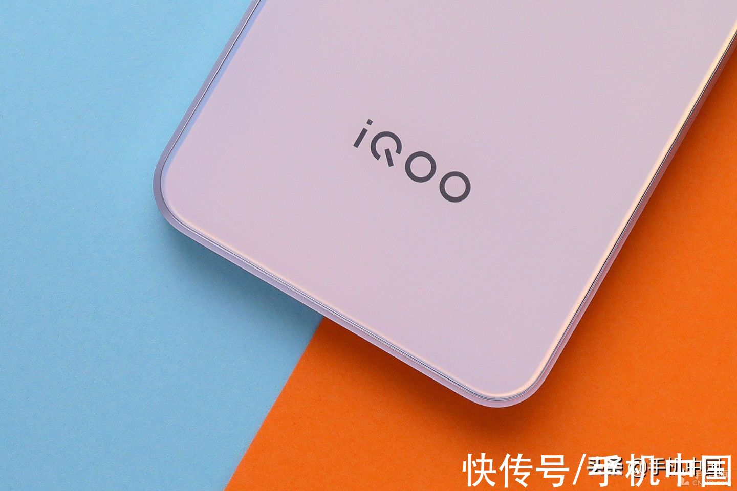 iQOO|iQOO U5图赏：内置5000mAh电池 轻薄且强大