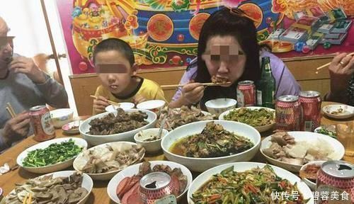 老伴|姥爷饭桌故意逗外孙,没想到小外孙如此回答,老人伤心不已