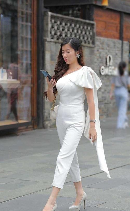 版型|美丽自信的瑜伽裤穿搭增添女神气质，显得性感动人，淡雅大方