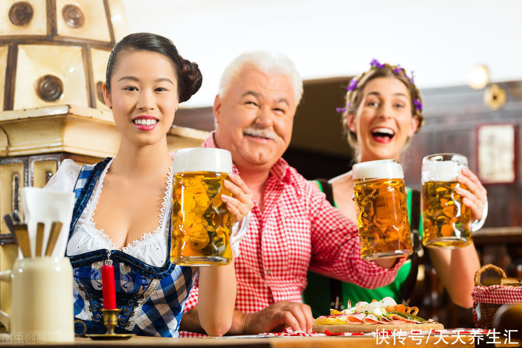 喝饮料、茶、白开水，对老年人来说哪种更健康