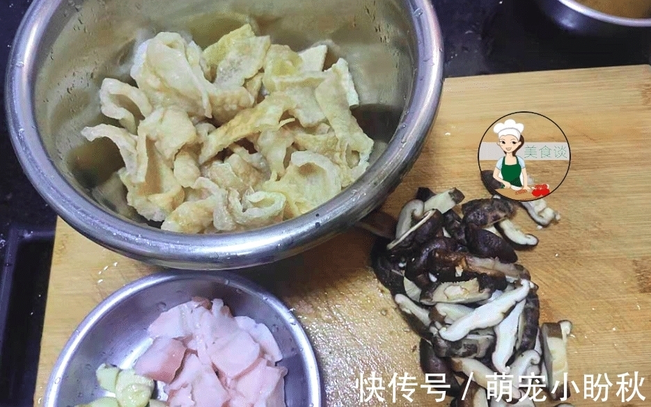 菜市场碰到它别手软,一次买10斤,炸一锅存冰箱,随吃随取,方便