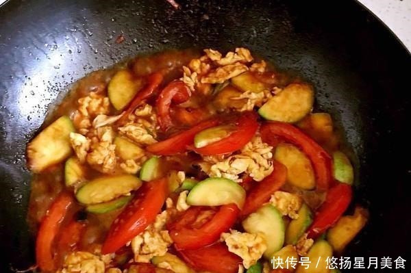 a1725|天气寒冷,这道菜应该经常为家人食用,用来做晚餐,软嫩鲜香