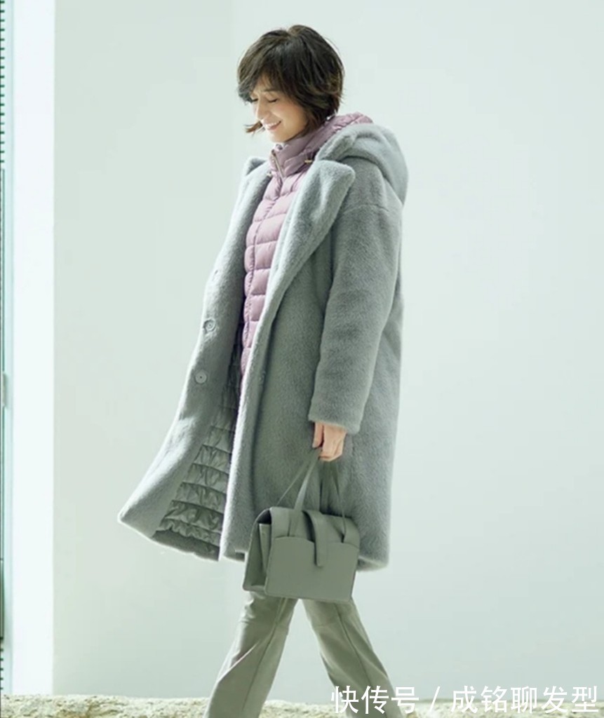 女士 奔六的女人最养眼的打扮!得体大方又有韵味,时尚减龄还有品位