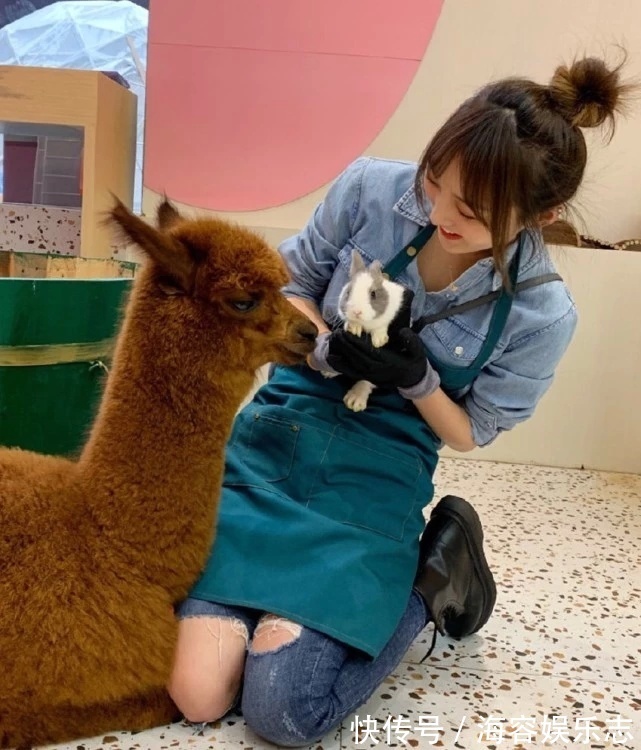 穿搭|她曾因胖被嘲全团最丑,一年后暴瘦出漫画腿,竟还没羊驼的腿粗