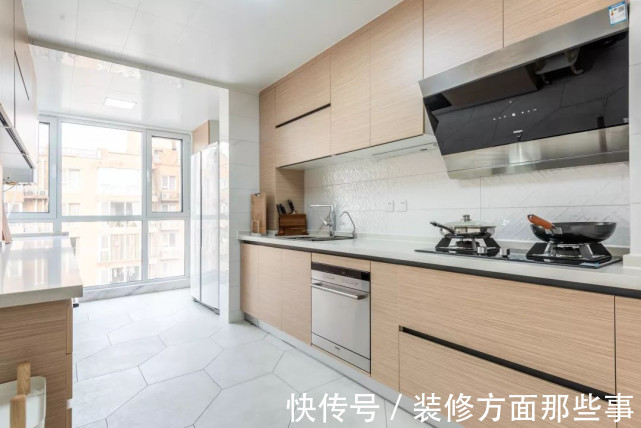 简约|140平简约自然原木风三居室，是年轻人所热衷的舒适生活空间