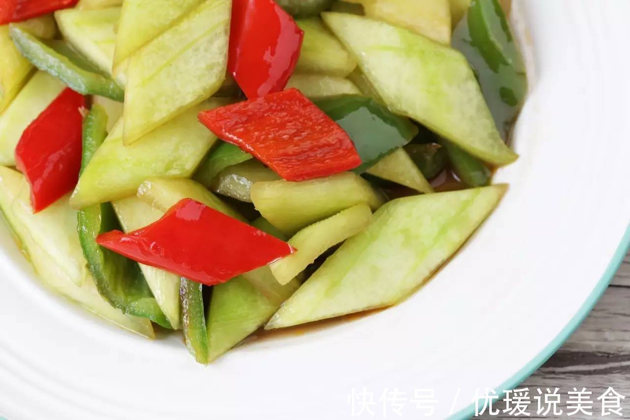 教你爽口美味的青椒西瓜条，简单易做又营养好吃，还能去秋燥