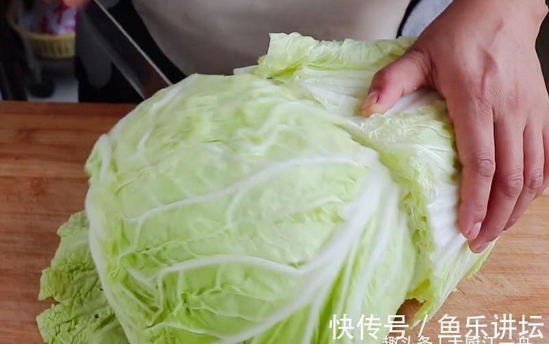 白菜炖豆腐,先炒白菜还是先炒豆腐?大厨教你正确做法,涨知识了