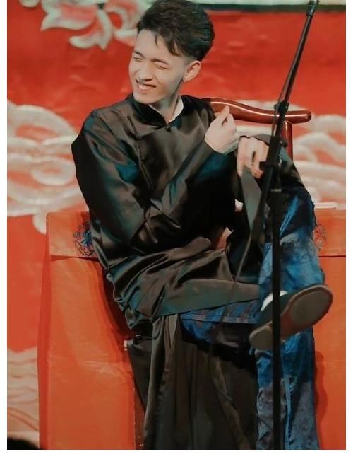 岳云鵬|秦霄賢在斗笑社第一季也創(chuàng)作，第二季創(chuàng)作水平不行的原因找到了