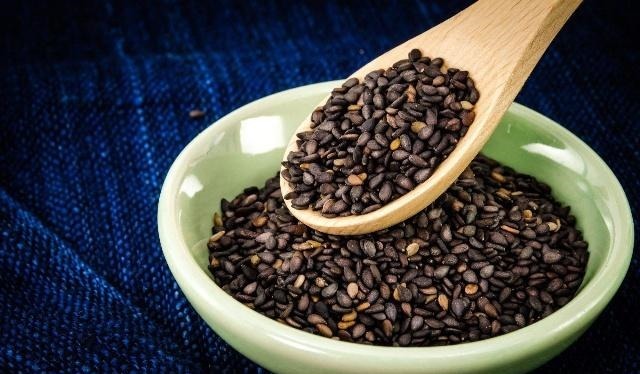 钓鱼时不妨加点“料”，这些常见的东西钓鱼有奇效！