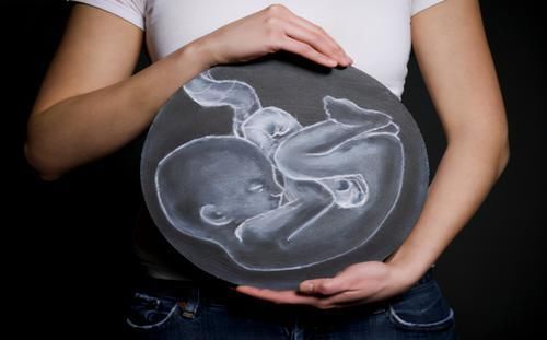 胎儿期|胎宝在妈妈子宫内的成长真神奇，速度快发育全，孕妈咋保护胎儿