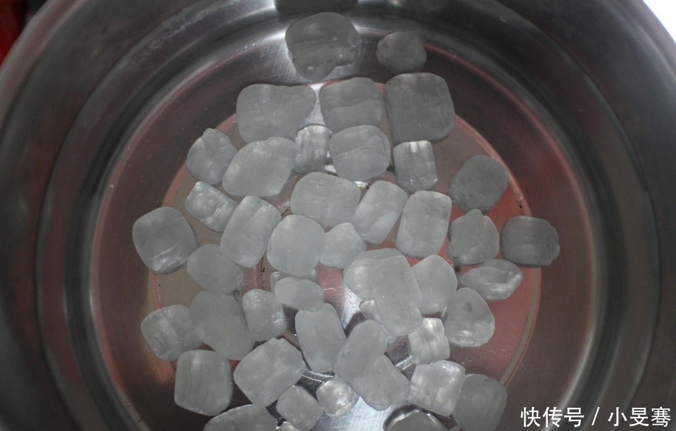 教你自制杨梅罐头,酸甜爽口,做法简单不费事,大人小孩都爱吃