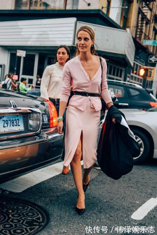 色调 女人不管什么年纪,穿衣都要远离这3种''大妈色'',显老土又掉档次