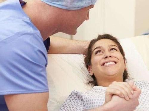 心酸|孕妈生产前递纸条给医生“出意外请先保我”,医生看完后很心酸