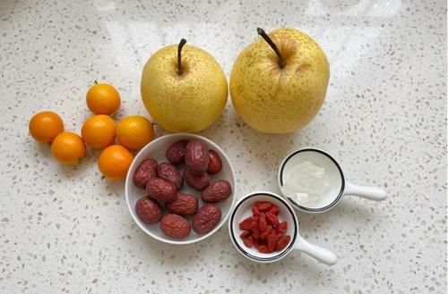 冬季，給家人做上一碗這樣的甜湯，潤肺止咳，價錢低廉