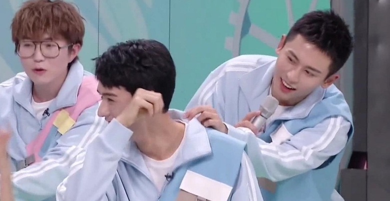 回应 《快本》遭质疑看人下菜碟,谁红谁上,导演回应:时代不同了