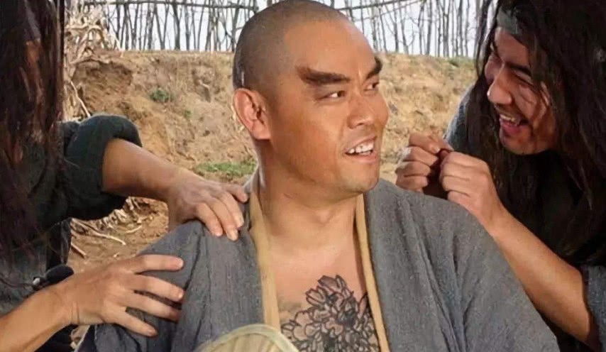 鲁智深|水浒传:落难的林冲,获得鲁智深的救助,没有让恶人高俅得逞