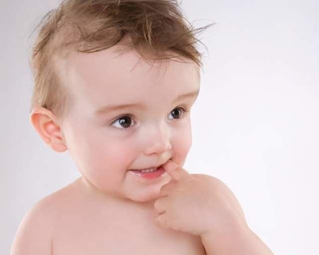 喜欢|宝宝喜欢“啃手指”，家长应不应该阻止？这几个方面需要了解